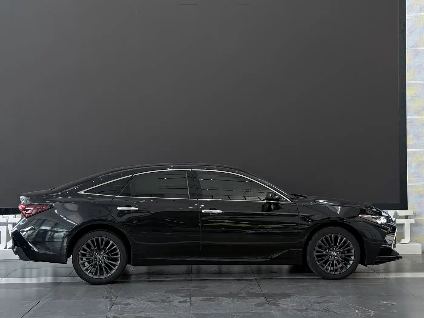 Toyota Avalon 2020 2019 2.0L XLE Premium Edition (China VI)