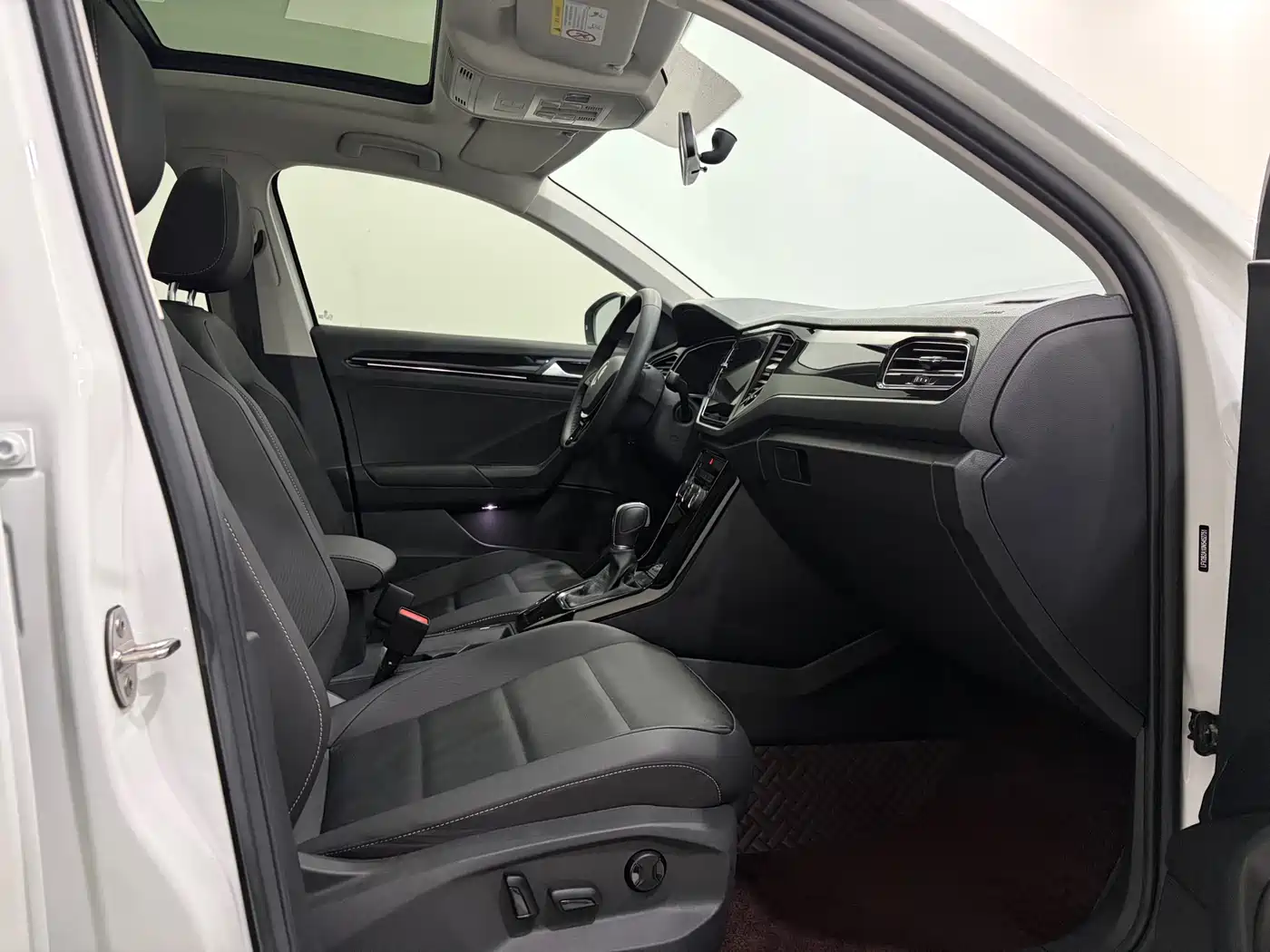 VOLKSWAGEN T ROC EXPLORING SONGS