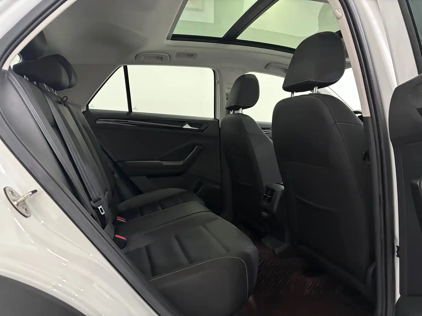 VOLKSWAGEN T ROC EXPLORING SONGS