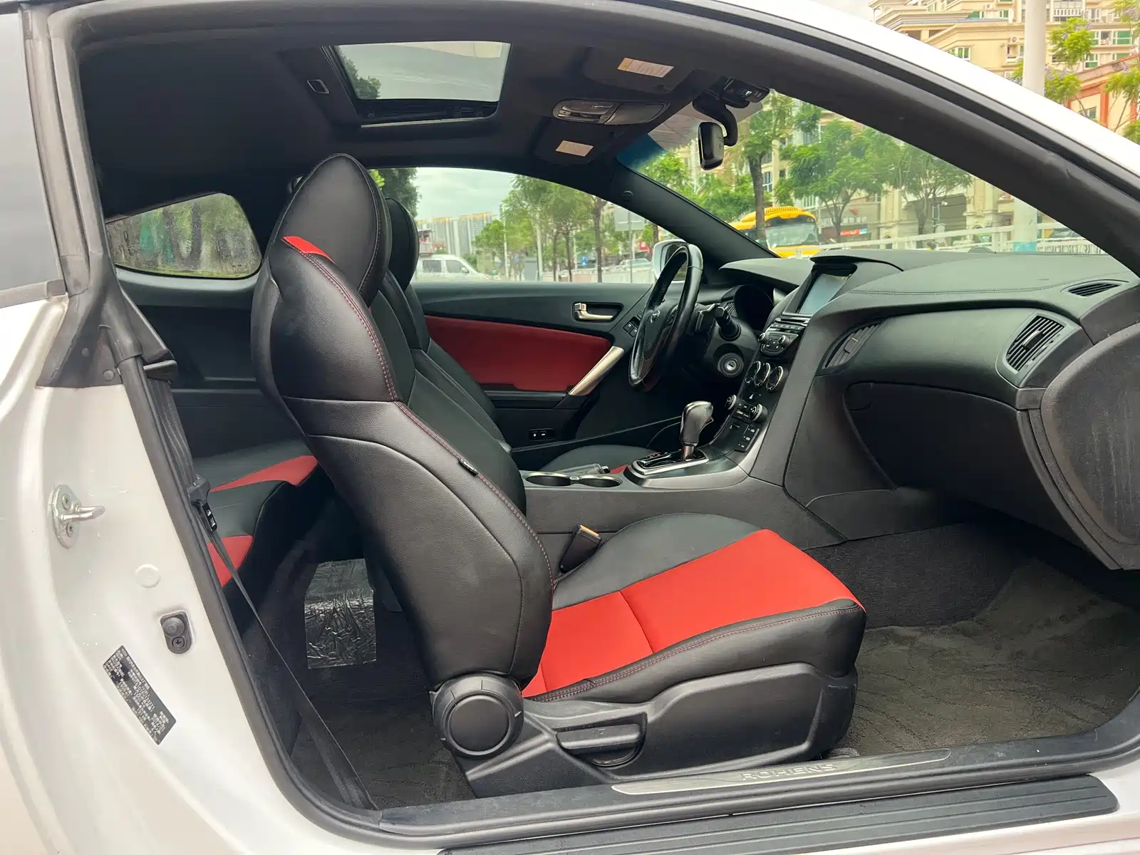 Фото 9 - Hyundai Genesis Coupe
