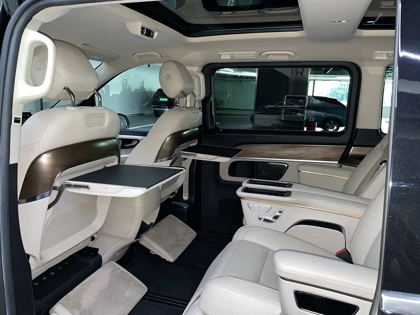 Mercedes-Benz V-Class 2020 Model V 260 L Long Wheelbase Luxury фото 8