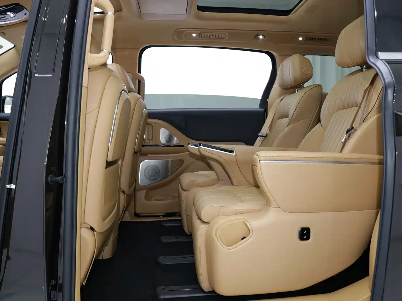 Voyah Auto Voyah Dreamer 2025 PHEV AWD Flagship Kunpeng Edition фото 8