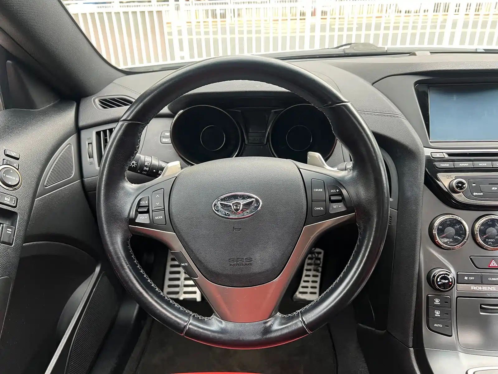 Фото 13 - Hyundai Genesis Coupe