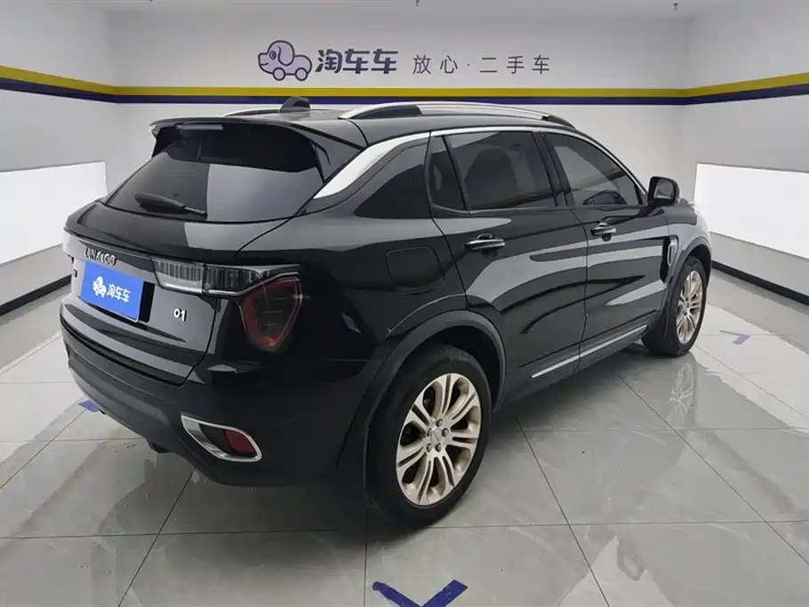 Lynk & Co 01 2017 2.0T 2WD Pro Version фото 3