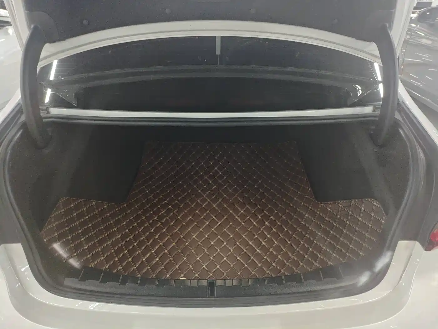 BMW 3 Series 2023 325Li M Sport Black Night Package фото 15