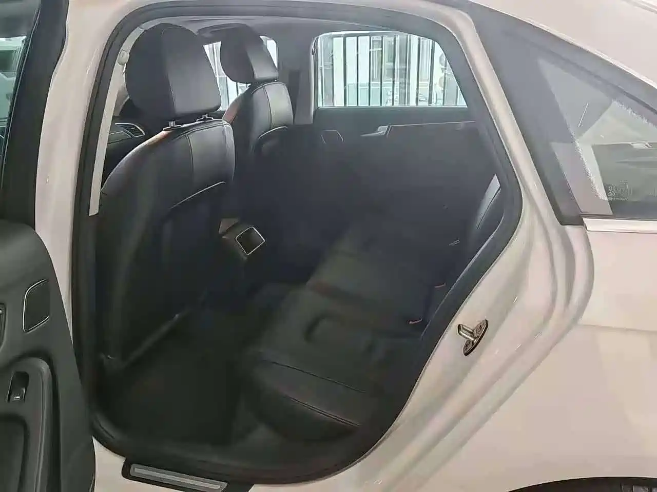 Фото 6 - Audi A4L
