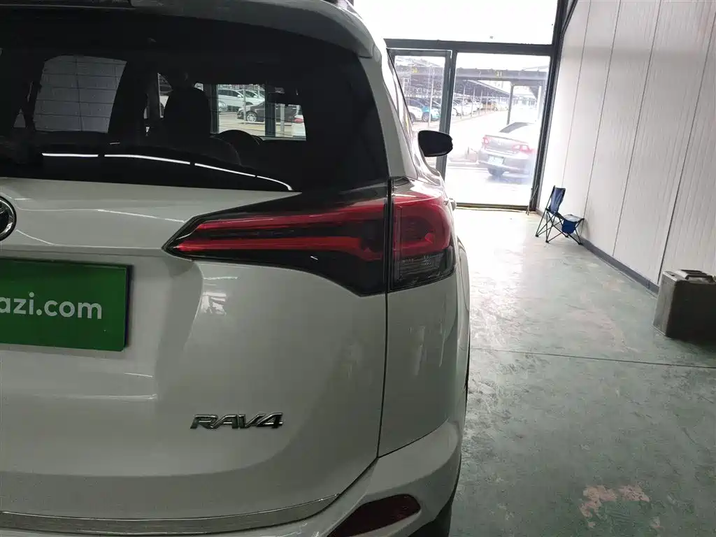 Toyota RAV4 Rongfang 2016 2.0L CVT 2WD Comfort (China V) фото 8