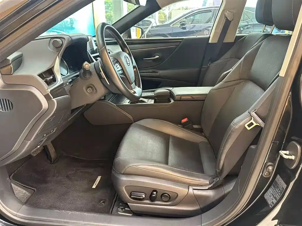 Lexus ES 2020 200 Excellence фото 9