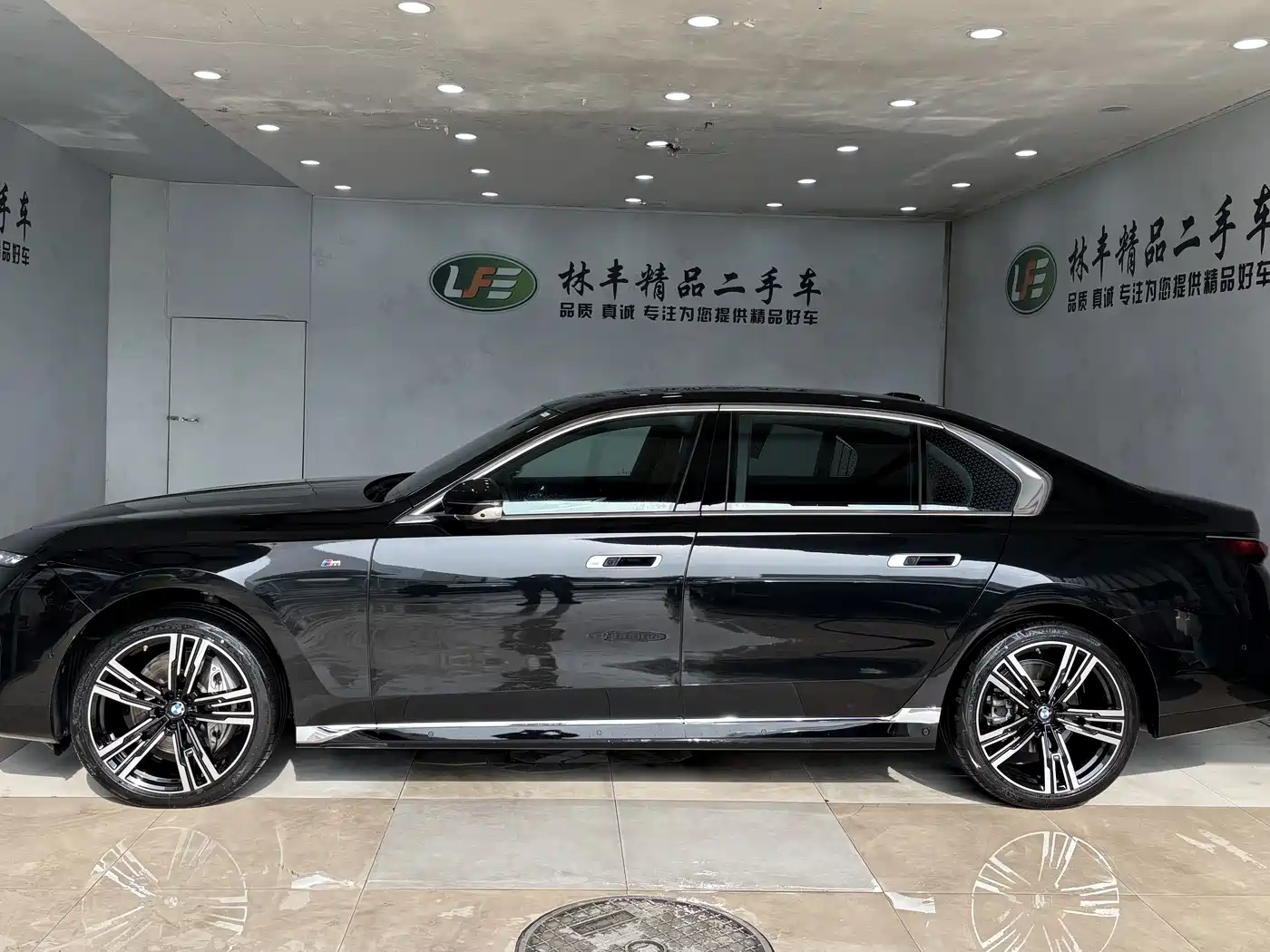 BMW 7 Series 2023 740Li Exclusive M Sport Package фото 4