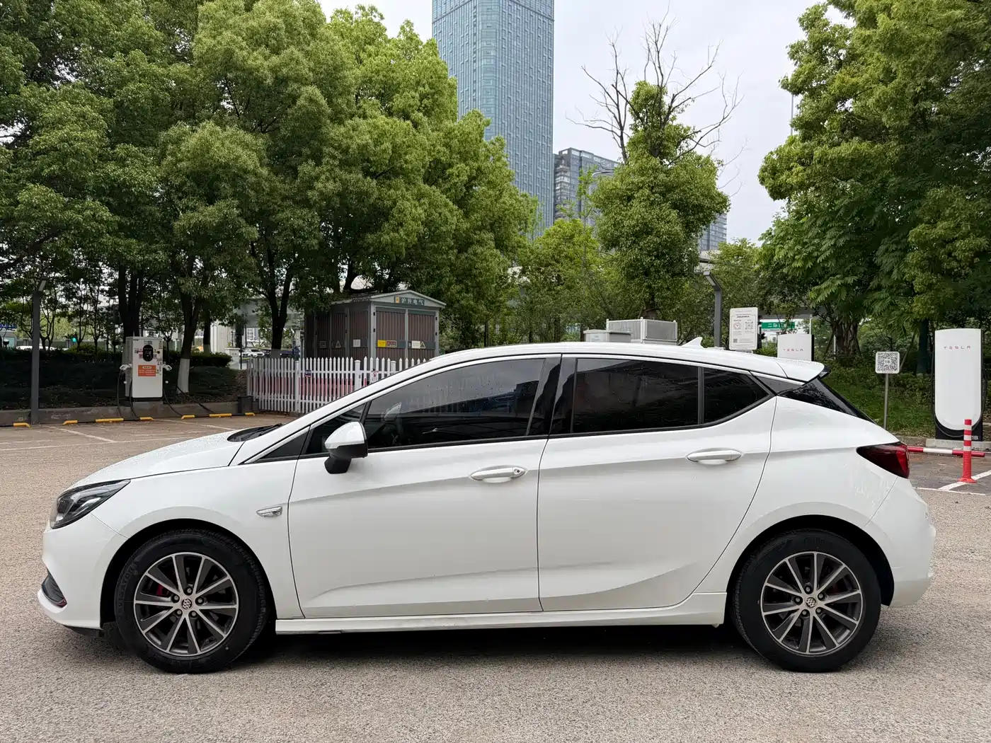 Buick Verano 2016 Hatchback GS 20T DCT Luxury Sport фото 7