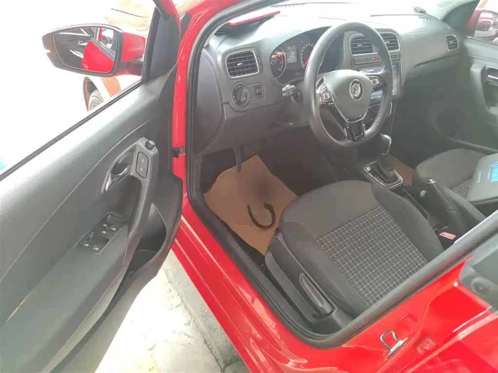Volkswagen Polo 2016 1.6L Automatic Comfort фото 12
