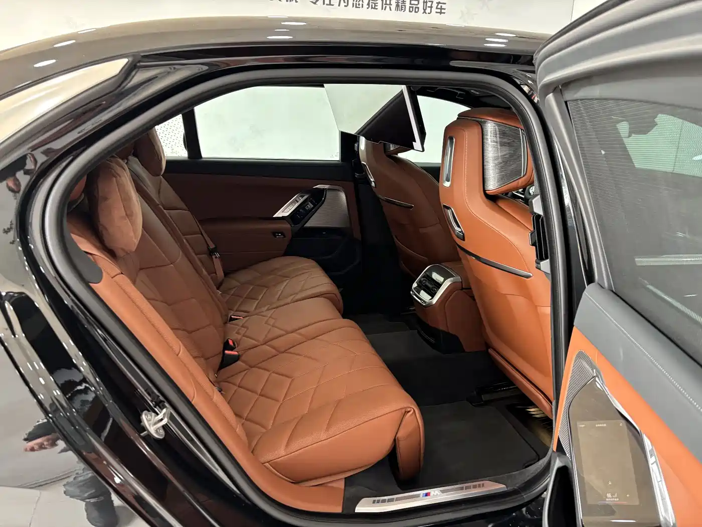 BMW 7 Series 2023 740Li Exclusive M Sport Package фото 23