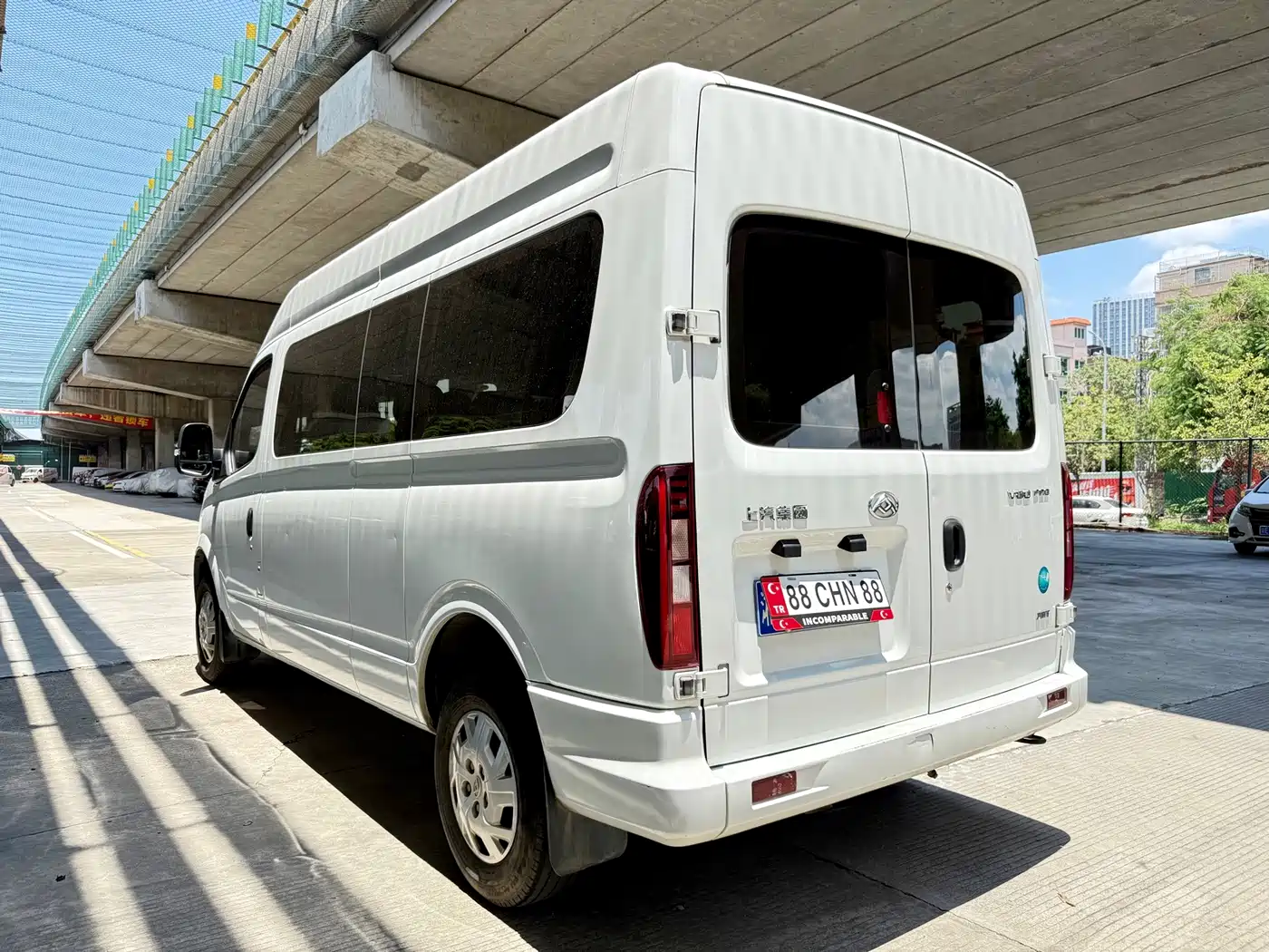 SAIC Maxus Xintu V80 2024 2024 Aoyun 6AMT Long Wheelbase Medium Roof 147Ps 6/7/8/9-seater