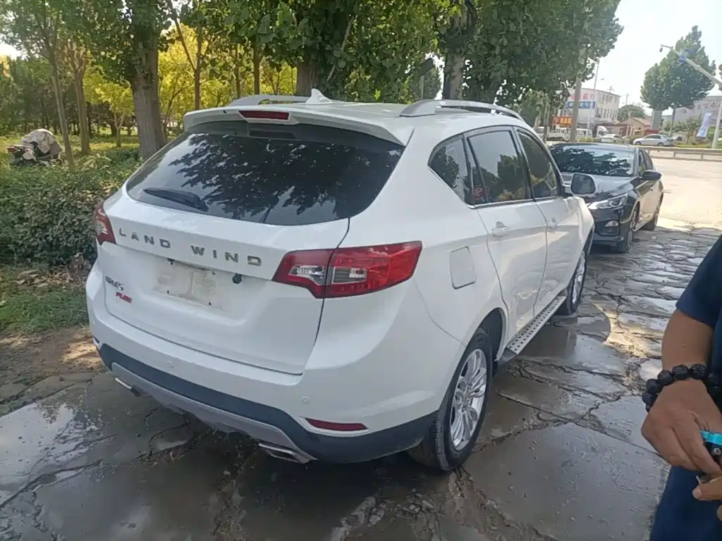 Landwind X5 2017 2016 Plus 1.5T CVT Pioneer Edition