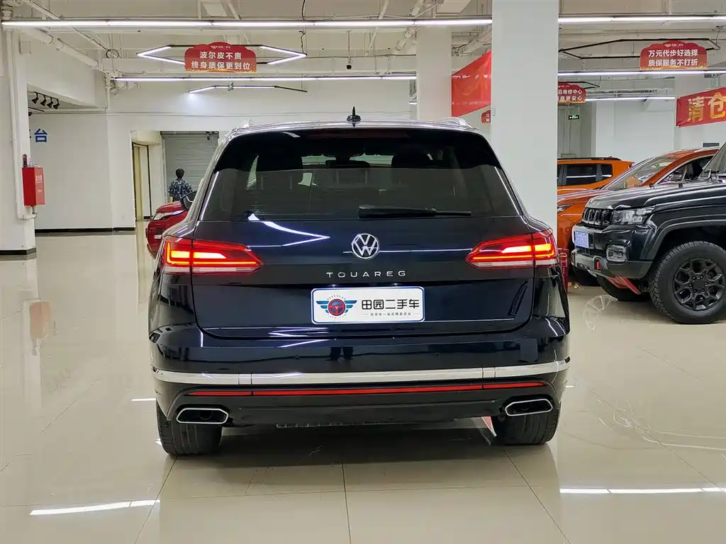 VOLKSWAGEN TOUAREG