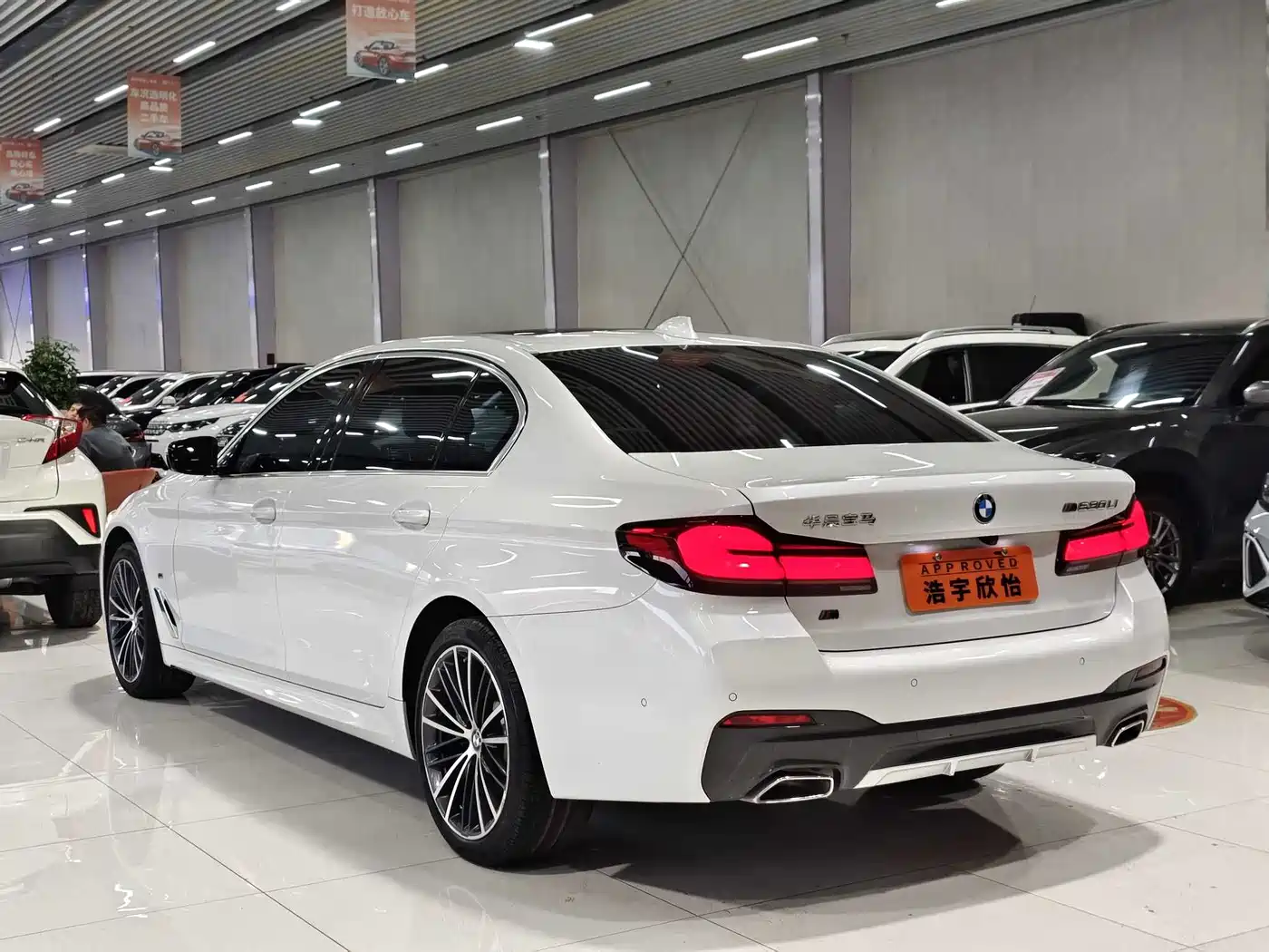 BMW 5 Series 2023 530Li Leading M Sport Package фото 6