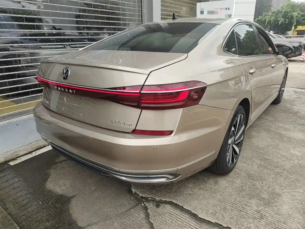 Volkswagen Passat 2022 330TSI Starlight Luxury Edition фото 7