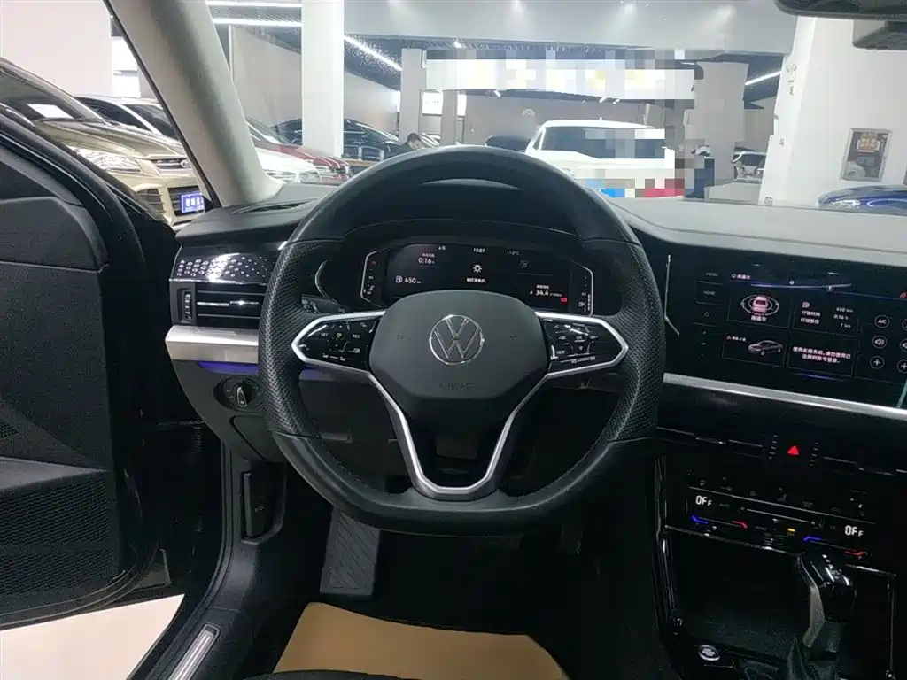 Volkswagen Passat 2022 330TSI Premium Edition фото 11