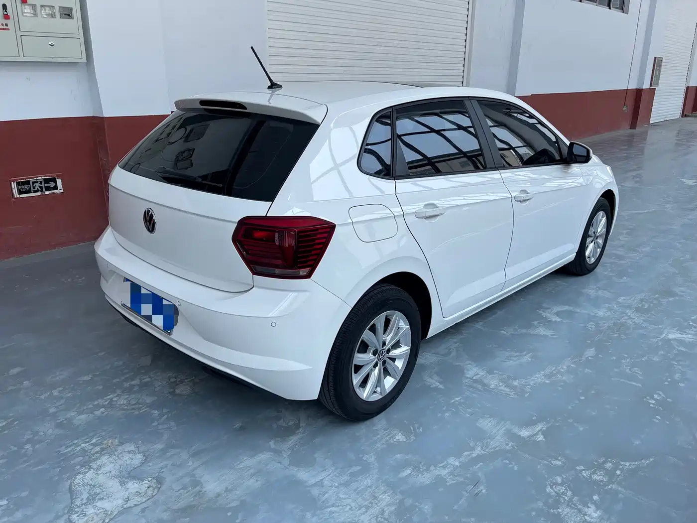 VOLKSWAGEN POLO