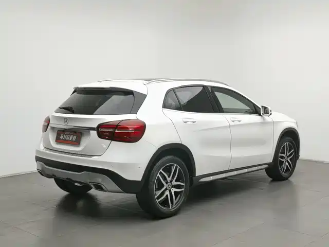 Mercedes-Benz GLA 2017 GLA 200 Fashion — фото 2