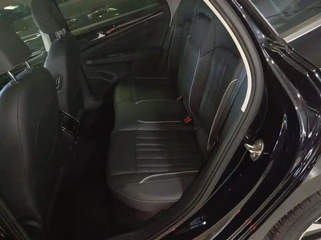 Volkswagen Passat 2022 330TSI Starlight Elite Edition фото 13