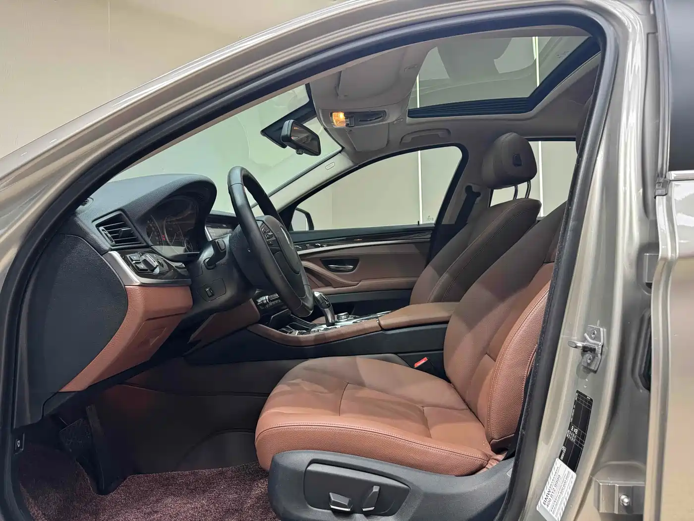BMW 5 Series 2014 525Li Leading фото 10