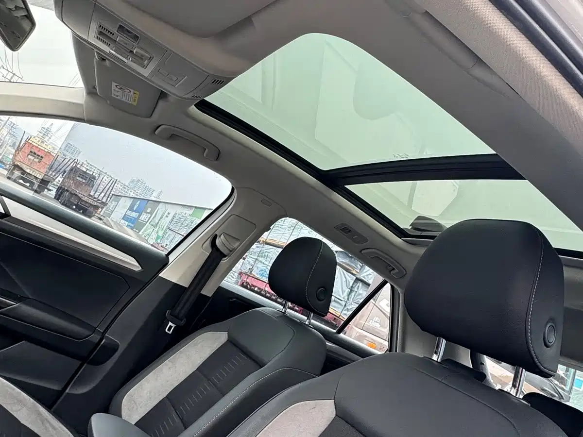 VOLKSWAGEN T ROC EXPLORING SONGS