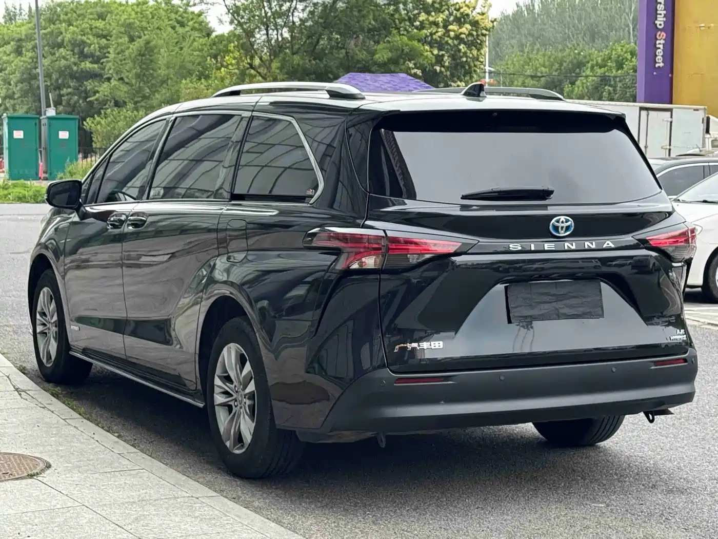 Toyota Sienna 2023 2.5L Hybrid Comfort Edition фото 6