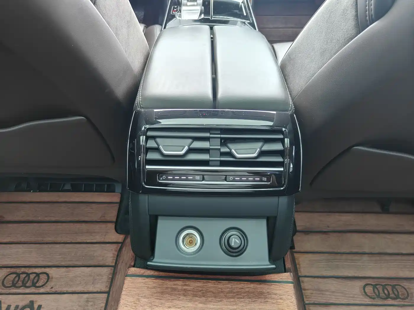 Audi A8 2021 A8L 55 TFSI quattro Luxury фото 14