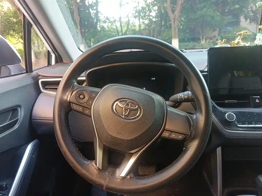 Toyota Frontlander 2023 2.0L CVT Elite Edition фото 3