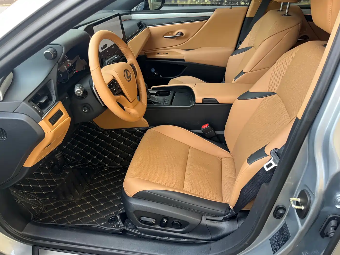 Фото 9 - Lexus ES