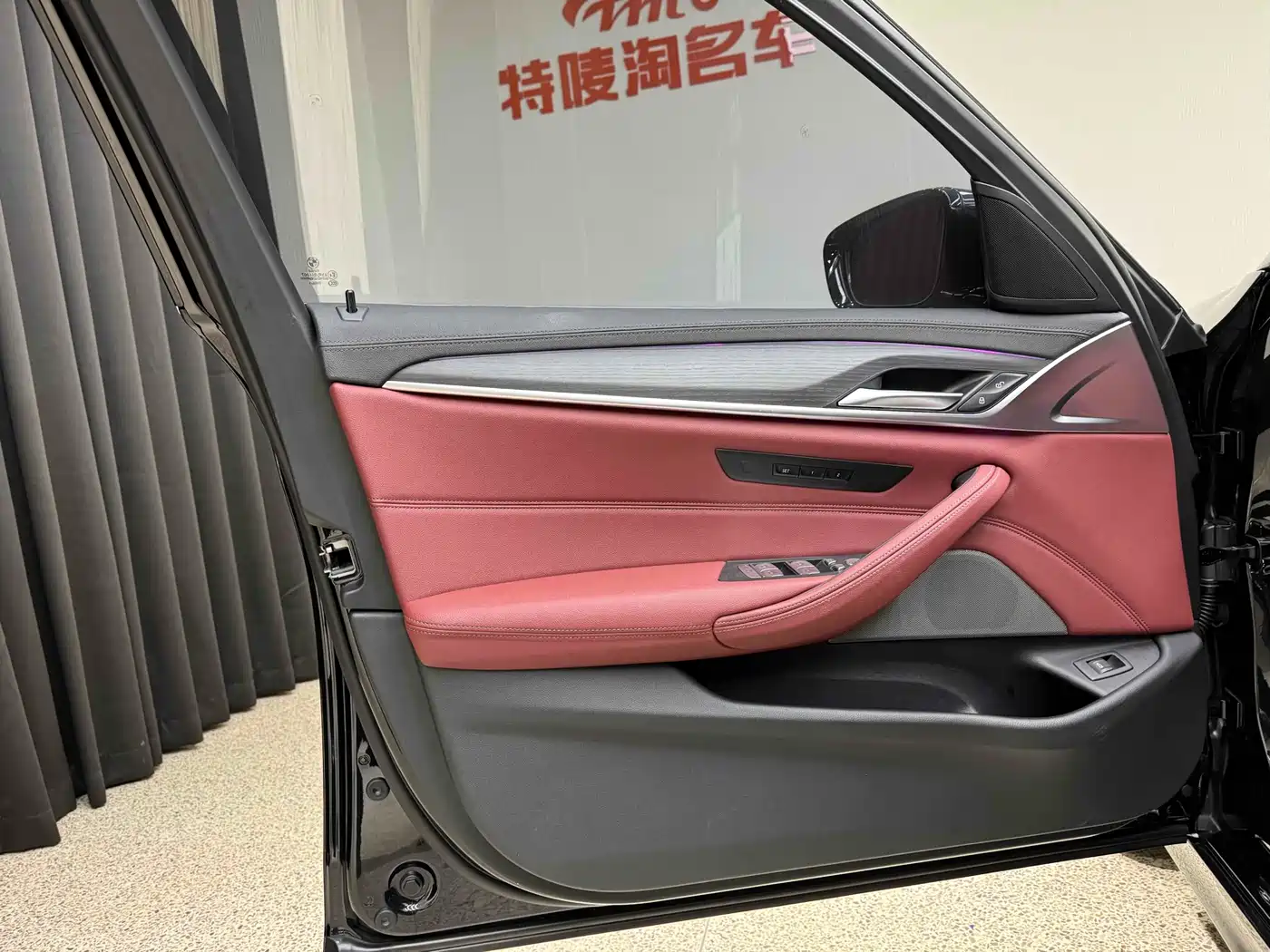 BMW 5 Series 2023 530Li Leading M Sport Package фото 13