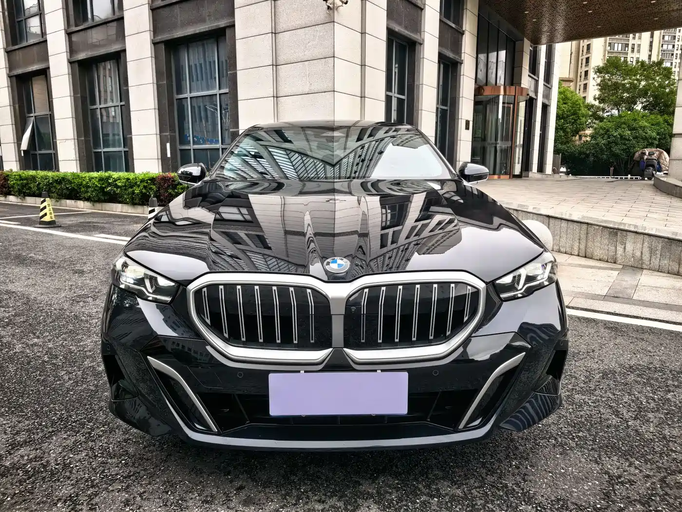 BMW 5 Series 2024 530Li Leading M Sport Package фото 2