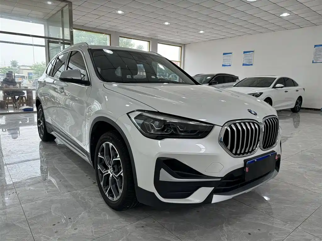 BMW X1 2022 sDrive20Li Fashion фото 3
