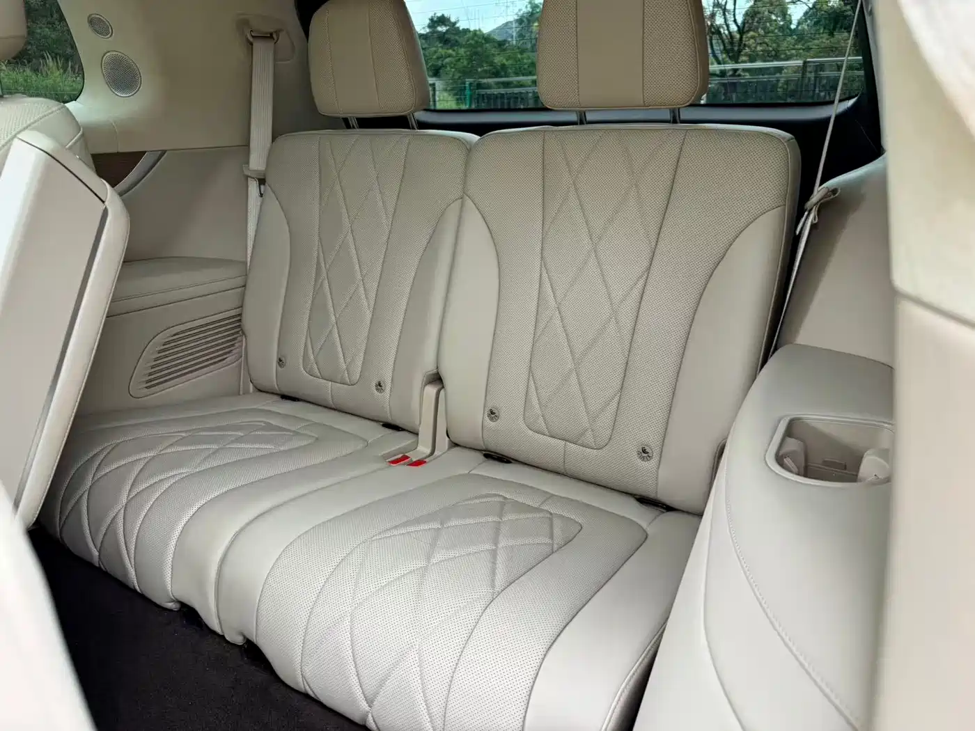 AITO Wenjie AITO M9 2024 Range Extender Max Edition 42kWh 6-seater фото 13