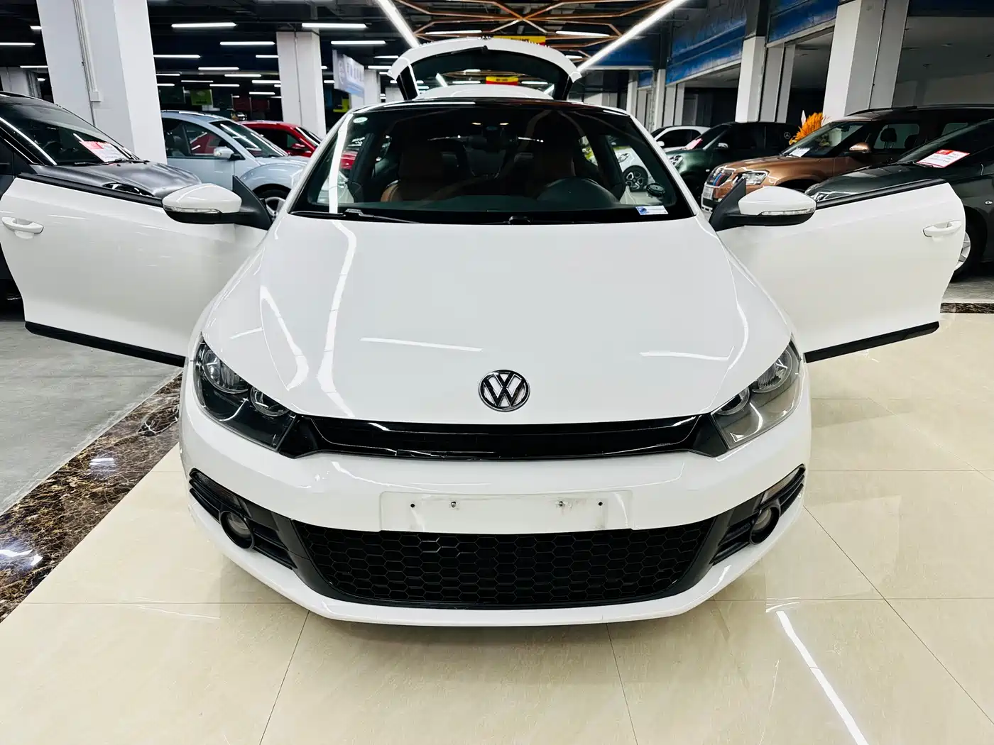 Volkswagen Scirocco 2010 2.0TSI Luxury Edition фото 20