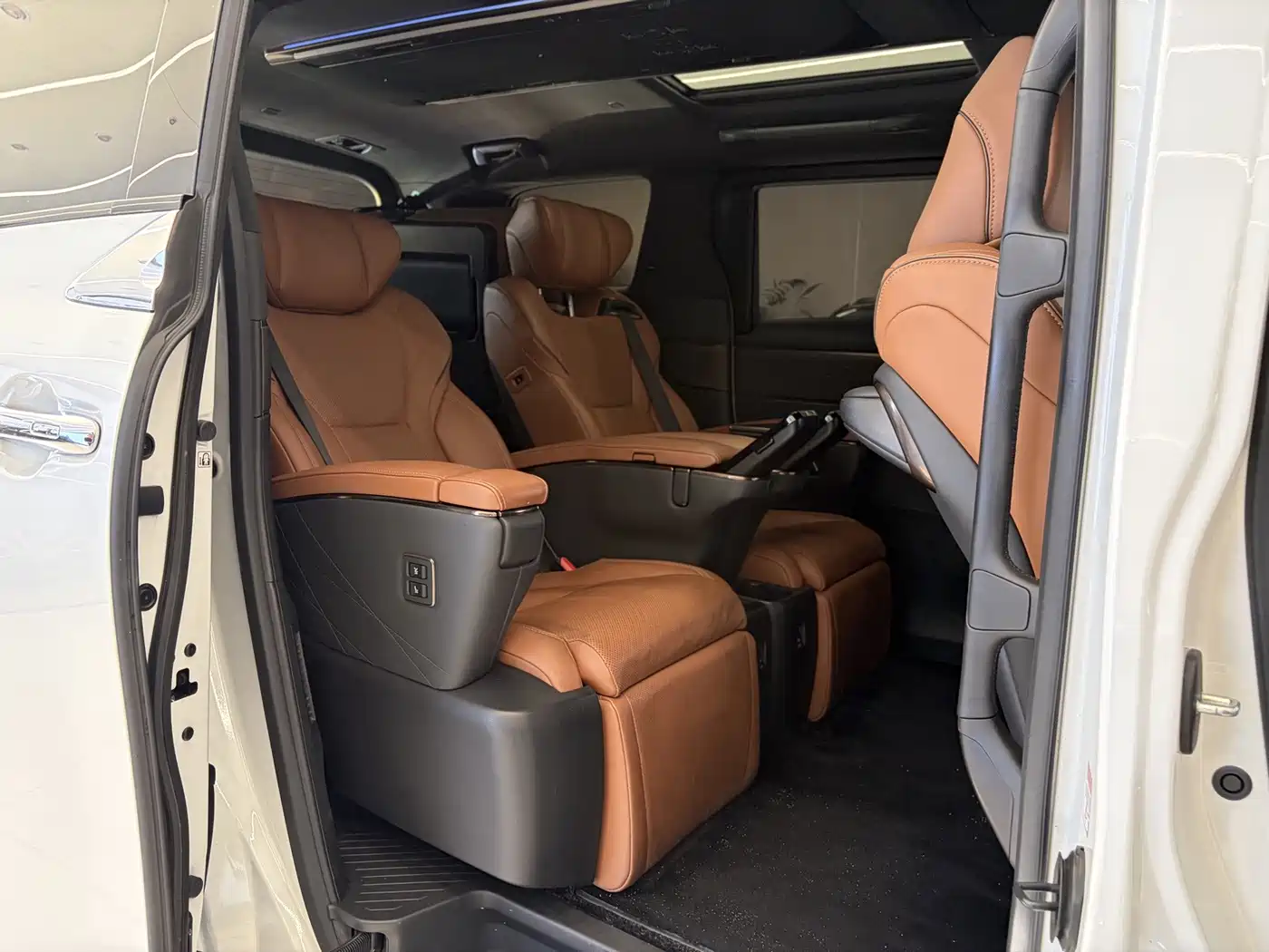 Toyota Alphard 2025 2024 Hybrid 2.5L Ultimate Enjoyment Edition