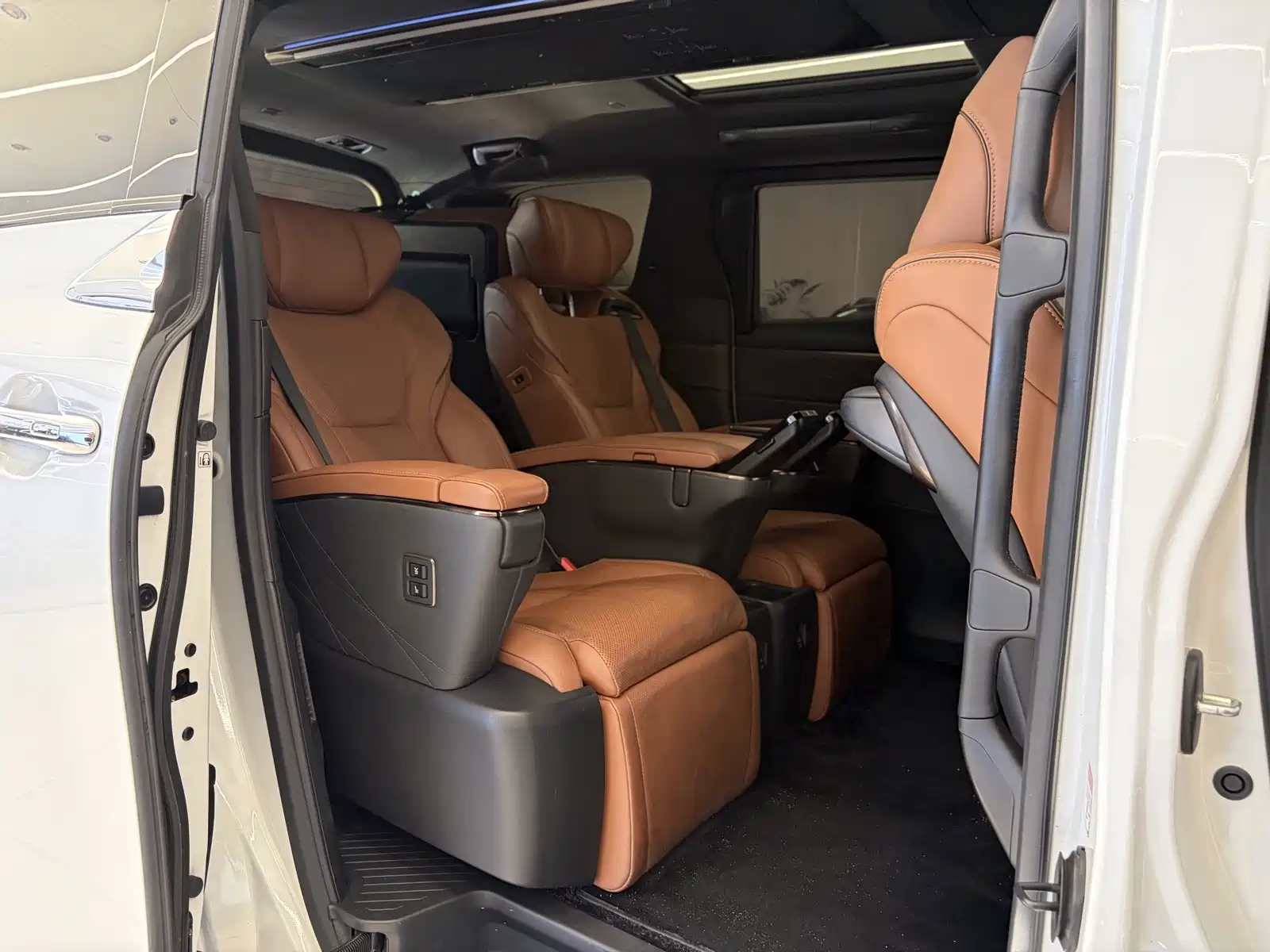 Фото 27 - Toyota Vellfire