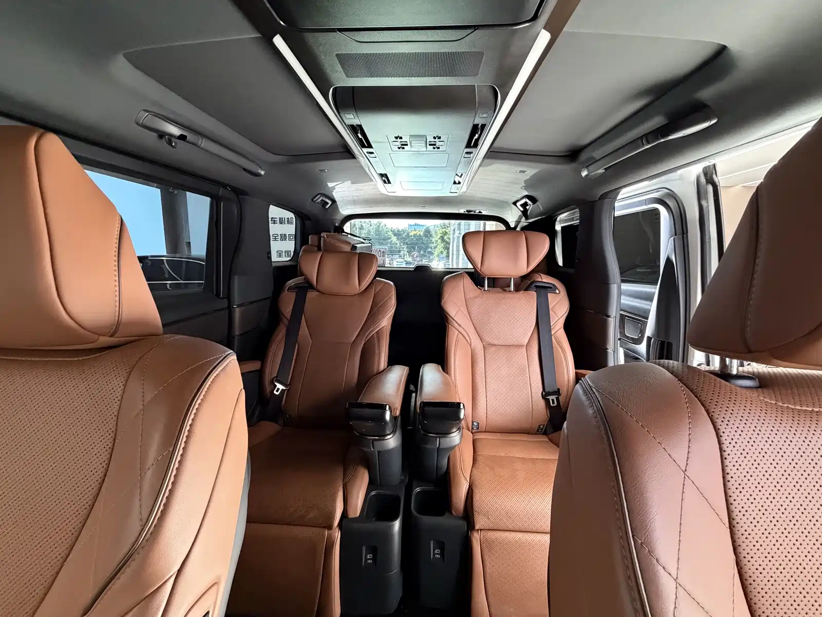 Фото 9 - Toyota Vellfire