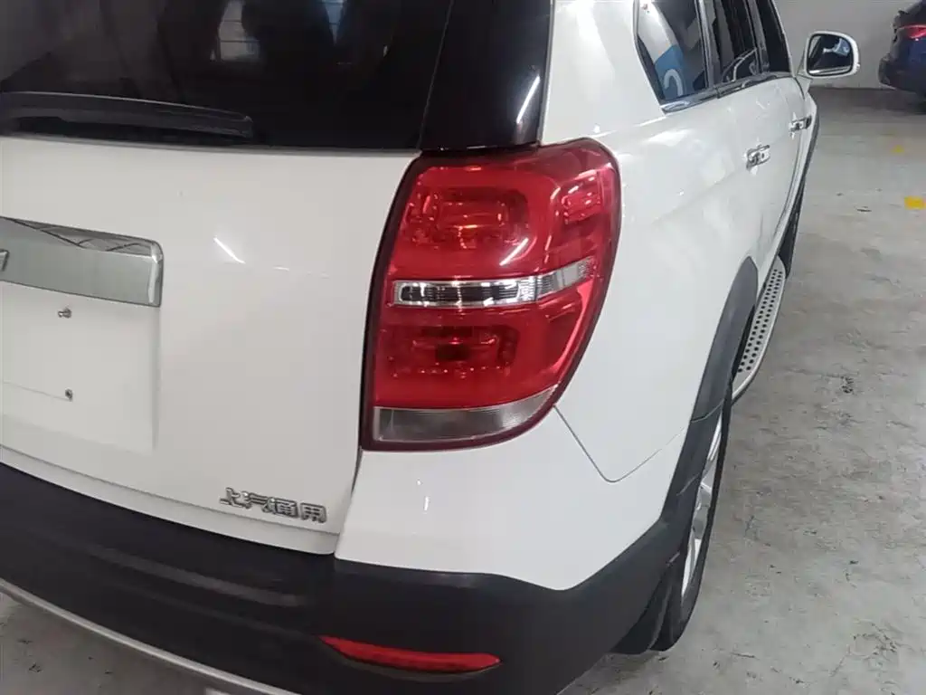 Chevrolet Captiva 2017 2.4L 2WD Luxury Edition 7-Seater фото 8