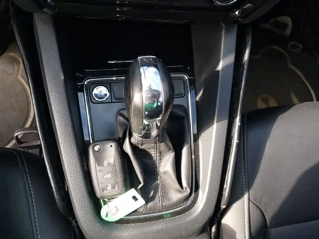 Volkswagen Sagitar 2018 1.6L Automatic Comfort фото 14