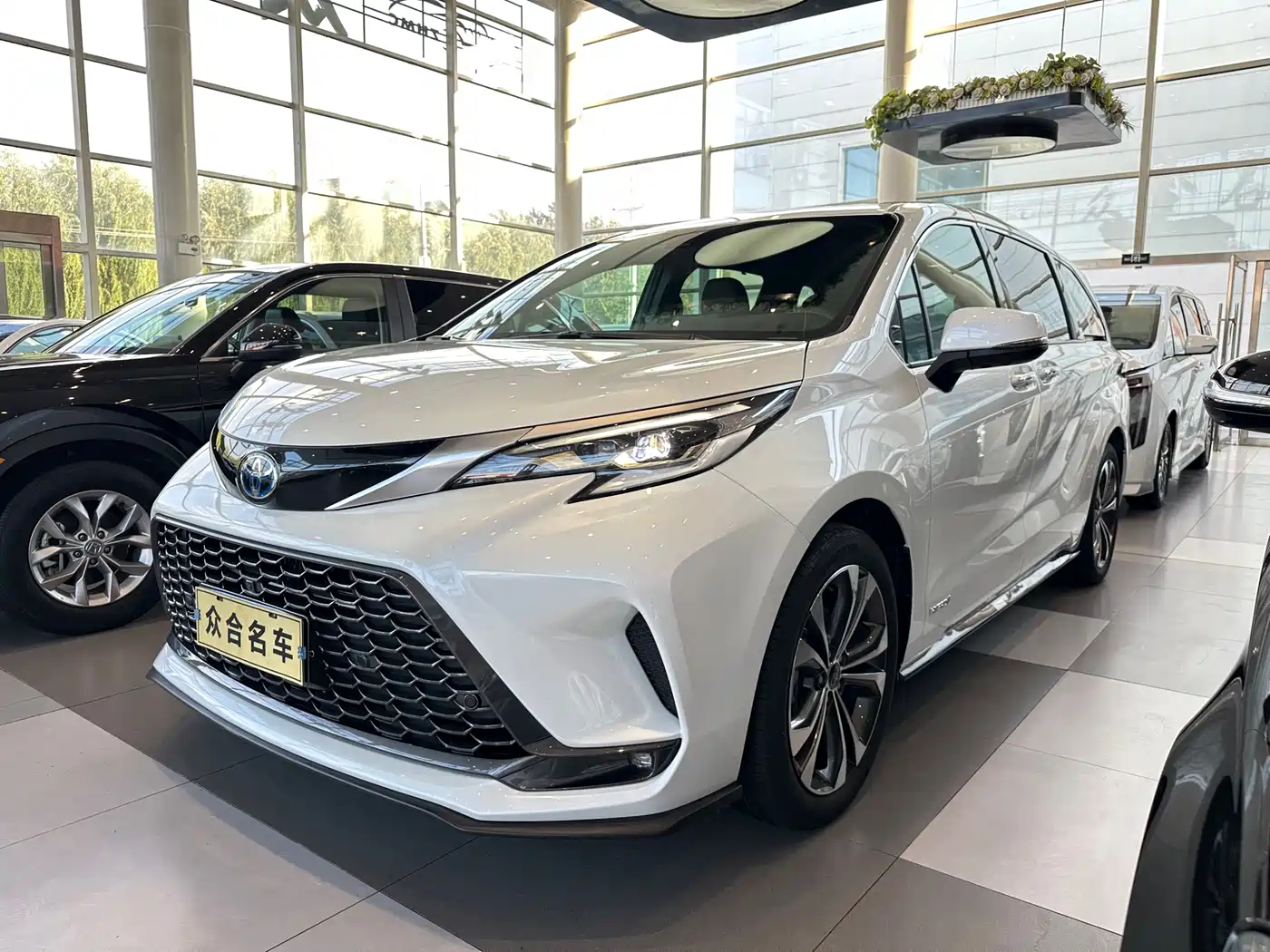 TOYOTA GREVIA 2023
