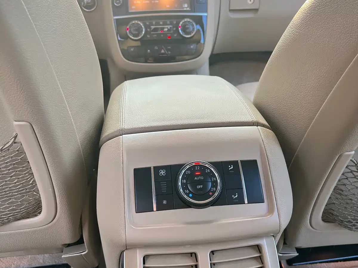 Mercedes-Benz R-Class 2017 R 320 4MATIC Business Collector's Edition фото 27