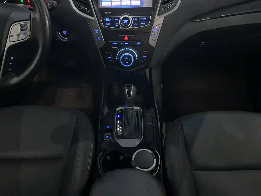 Hyundai Santa Fe 2015 2.0T Automatic 2WD Smart 5-Seater фото 6