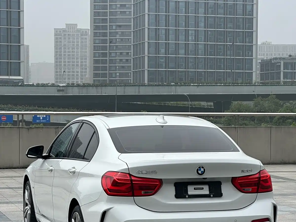 BMW 1 Series 2019 120i Leading M Sport Package фото 7