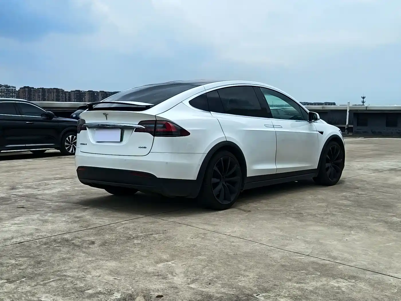 TESLA MODEL X