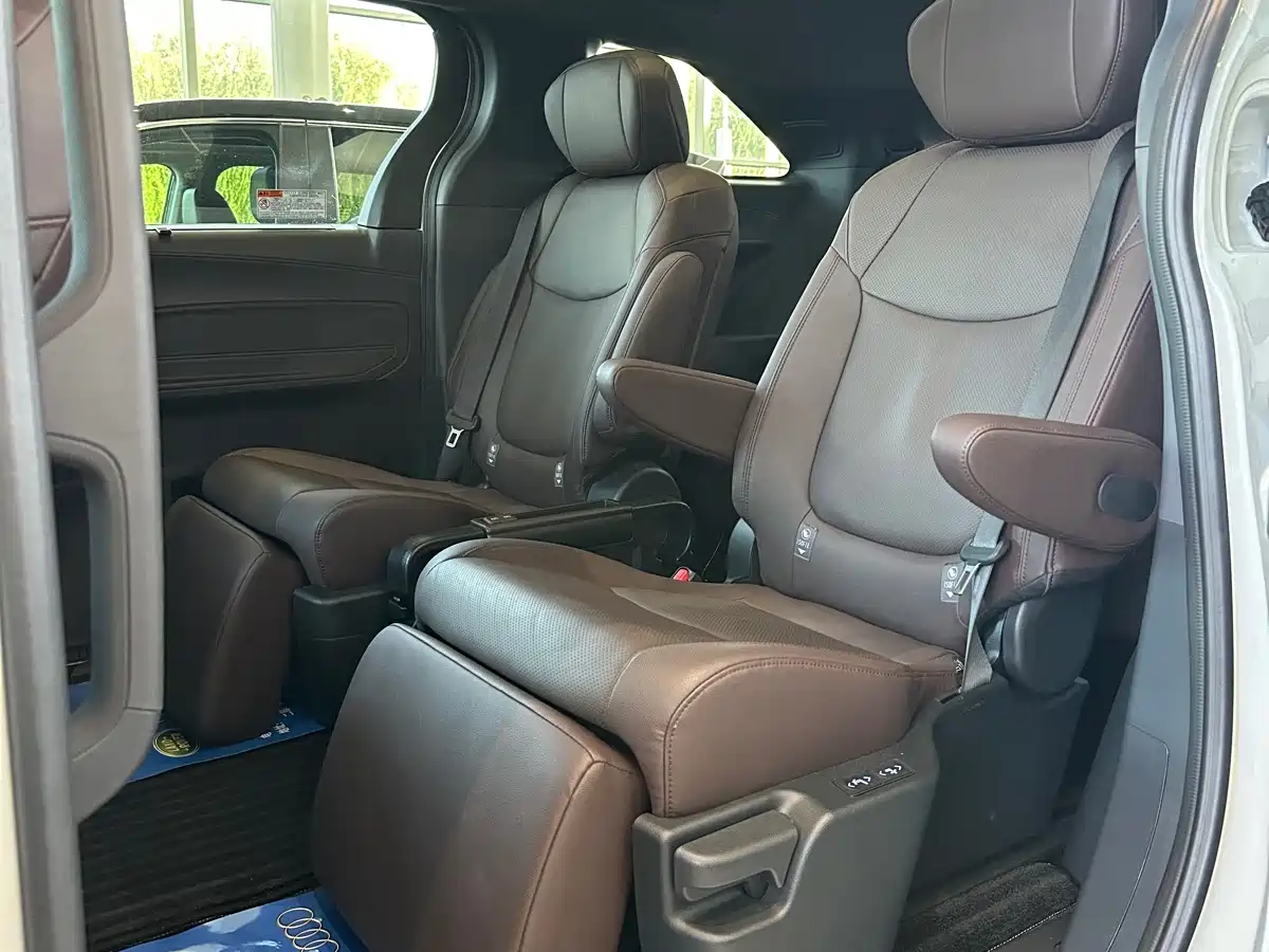 TOYOTA GREVIA