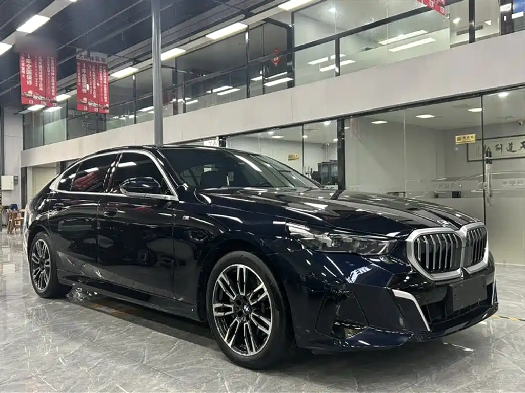 BMW 5 Series 2024 530Li Leading M Sport Package фото 11