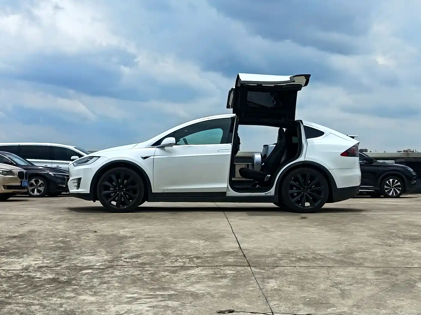 TESLA MODEL X