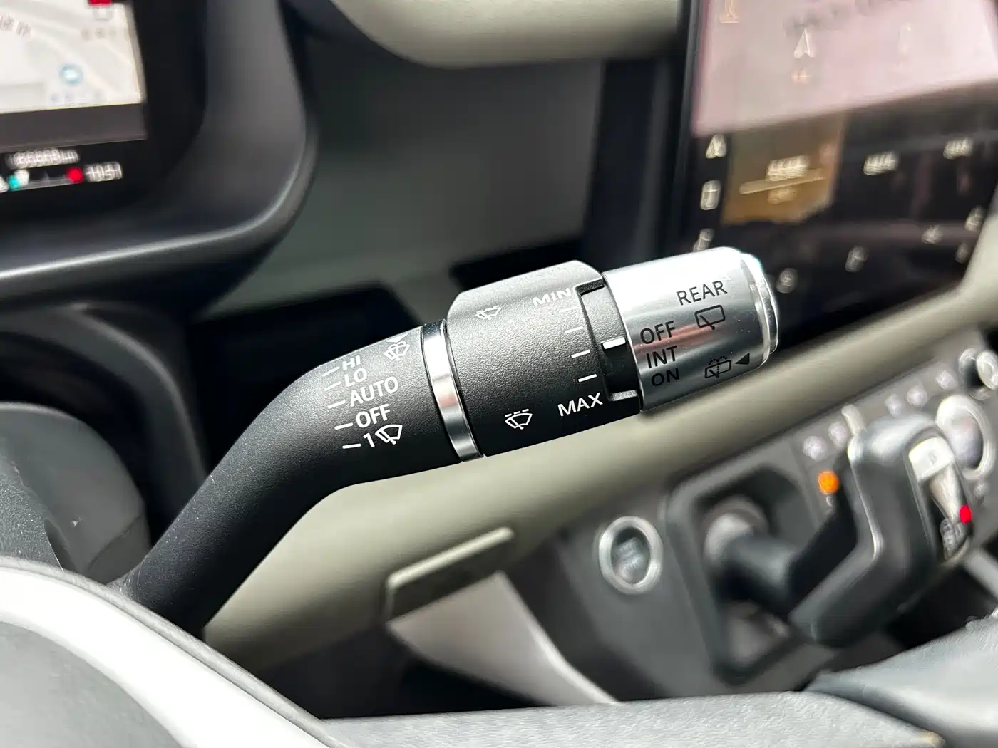Land Rover Defender 2022 Model 90 3.0T P400 XS фото 11